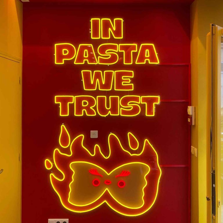 In Pasta We Trust néon personnalisé impression UV