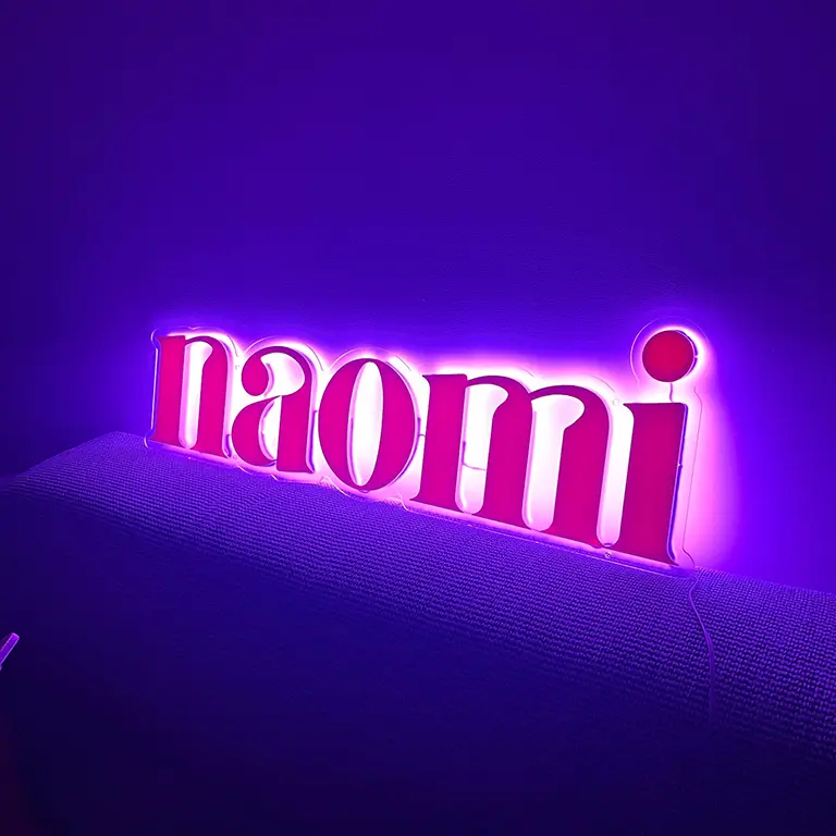 Enseigne Neon LED personnalisée prénom naomi
