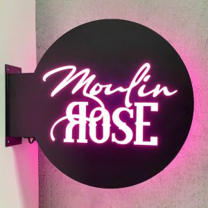 Moulin-Rose-enseigne-drapeau.jpg
