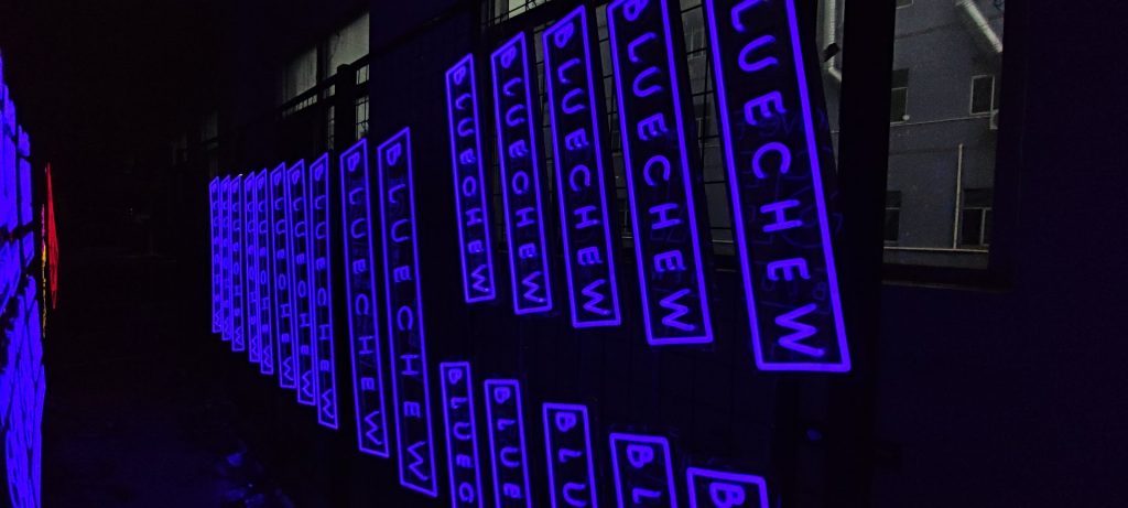 fabrication neon led bleu bluechew