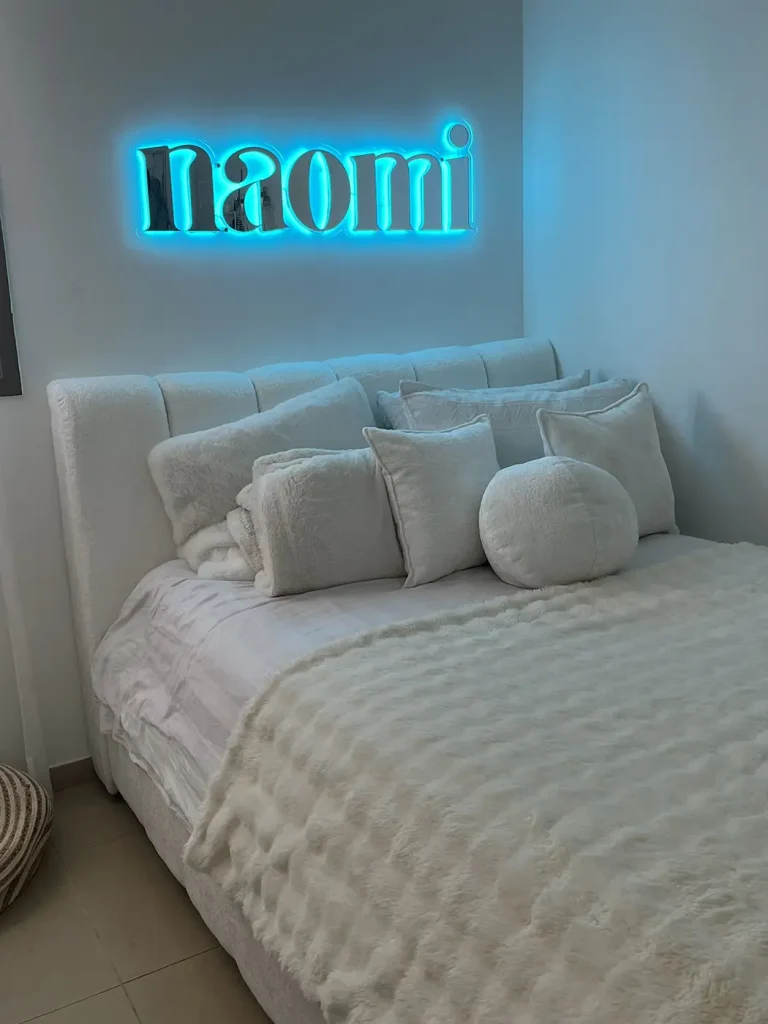 LED prénom naomi chambre retro eclaire