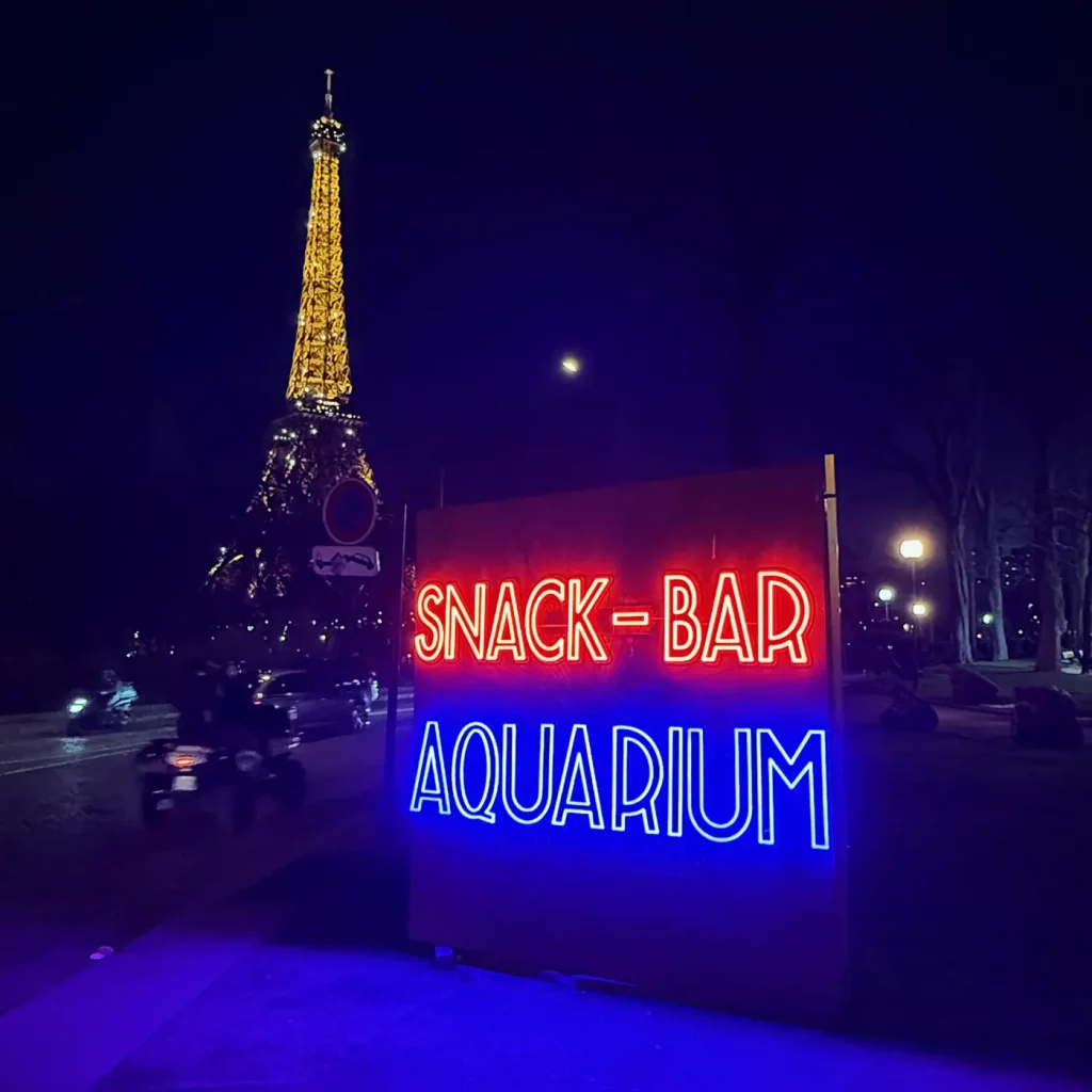 neon led acryled exterieur tour eiffel paris snack aquarium