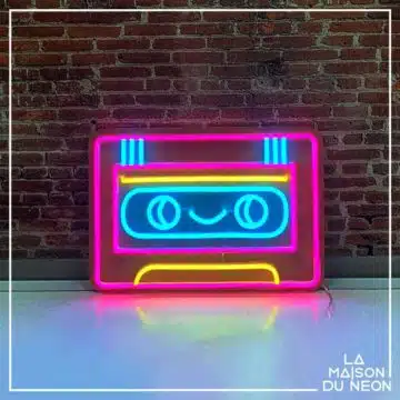neon vintage cassette poulette magique